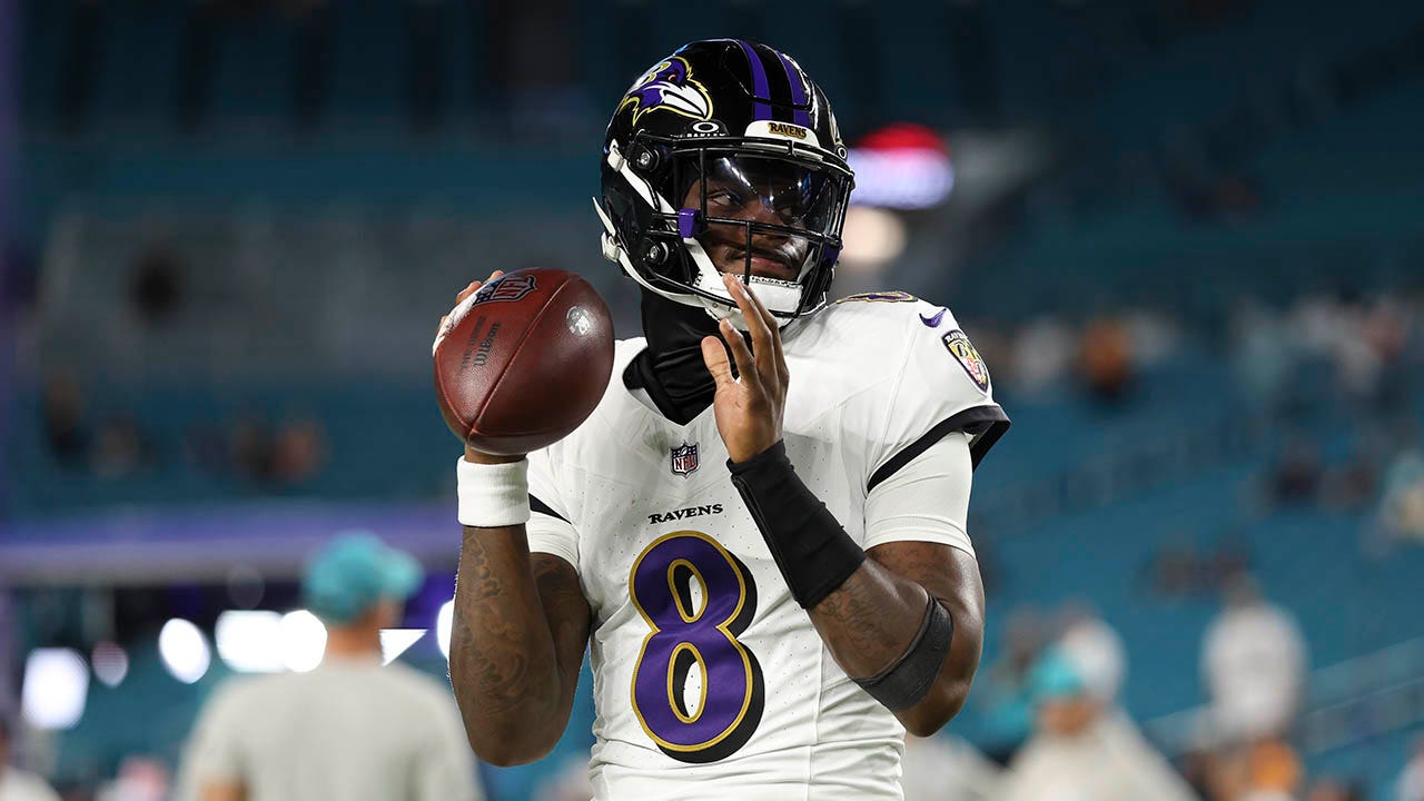 Lamar Jackson throws 4 touchdowns in thrilling Ravens return vs Dolphins