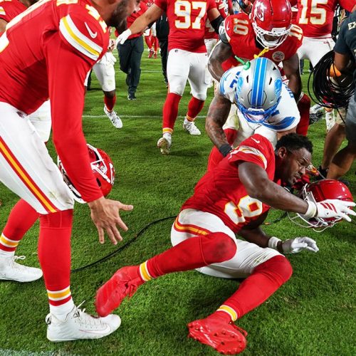 Lions, Chiefs players brawl after hard-fought game