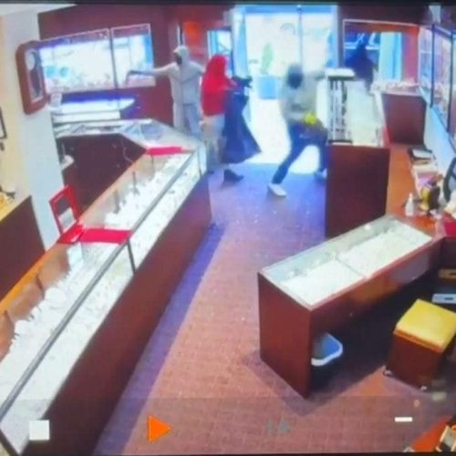 Masked robbers steal $2 million in jewelry from Seattle store in midday heist