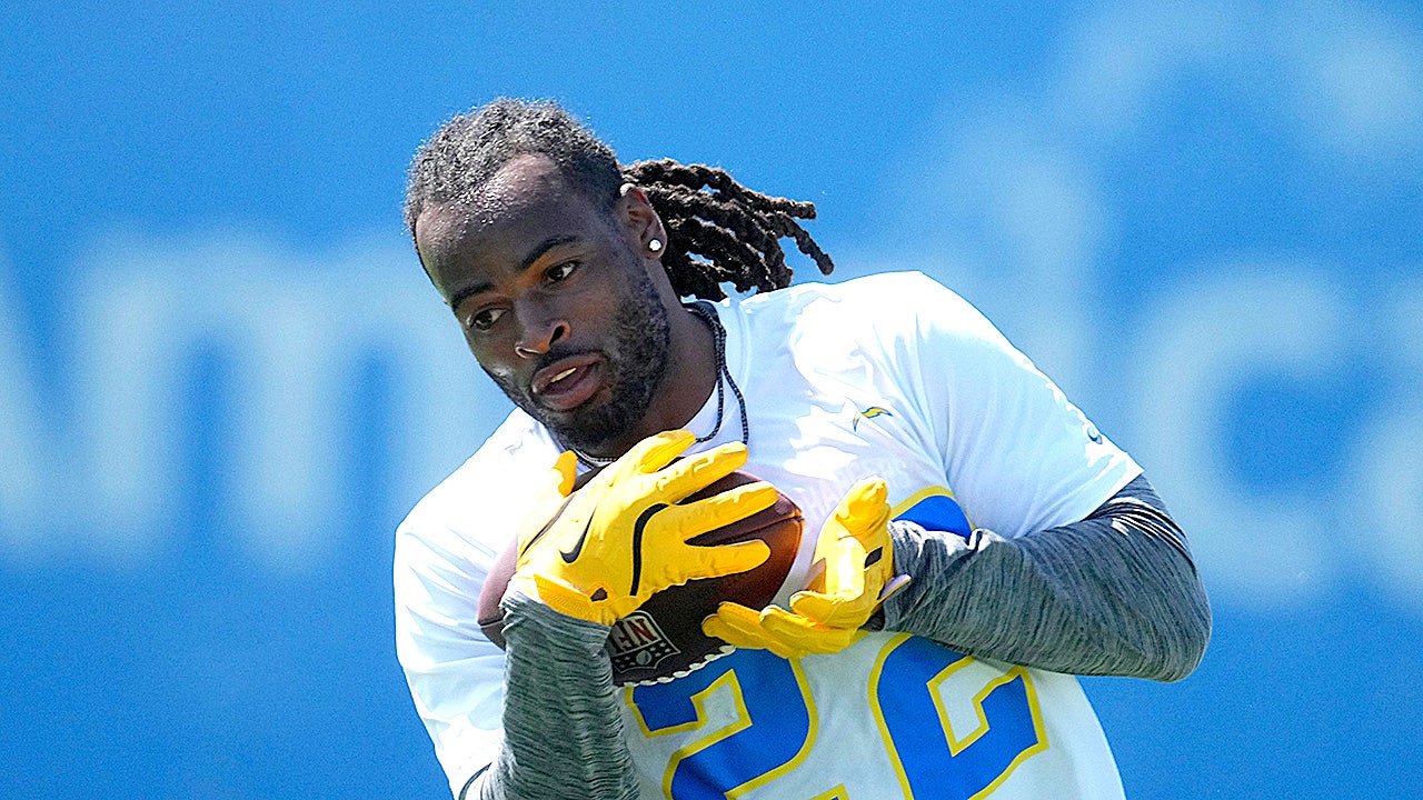 Chargers’ Najee Harris returns to drills after fireworks eye injury