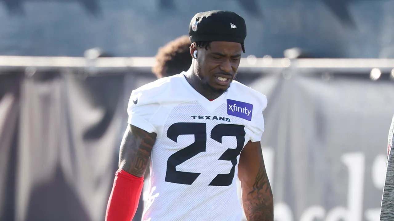 Texans star CJ Gardner-Johnson potentially injured in grim practice moment