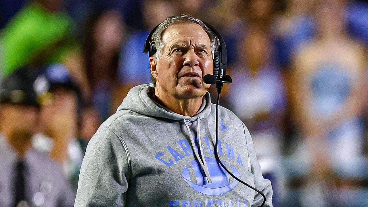 Jordon Hudson hangs with Randy Moss during Bill Belichick’s UNC debut